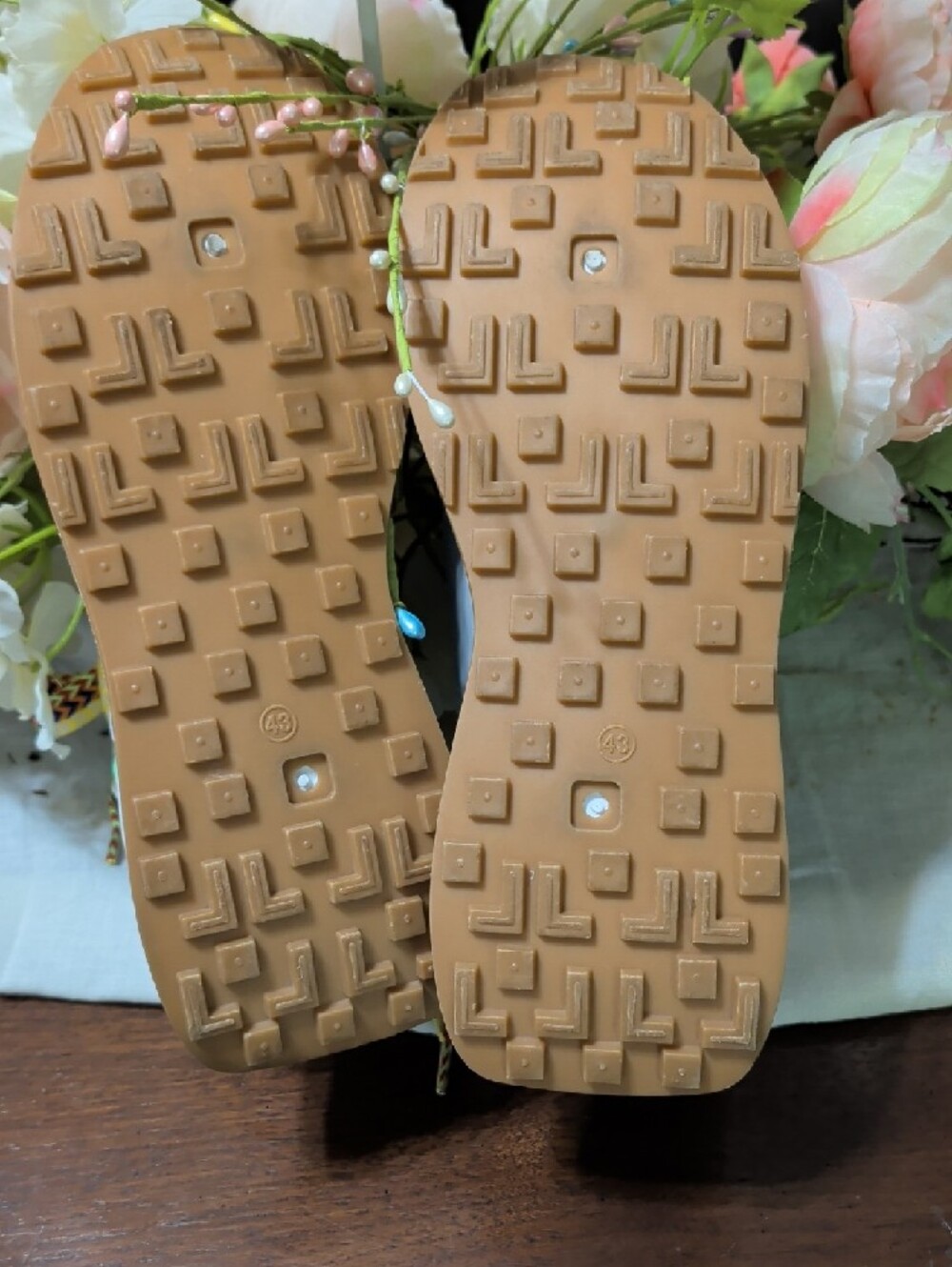 Women's Fashion Sneakers Mktd. under Nicola Pearl Laced Sneakers, Size 9.5-10 - Picture 5 of 6